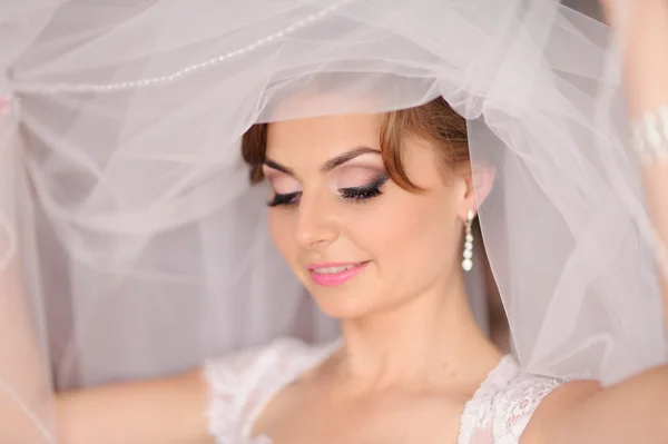 Young bride — Stock Photo, Image