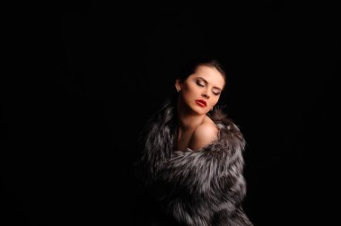 Güzellik moda model kız mavi vizon kürk