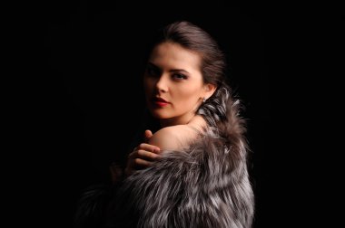 Güzellik moda model kız mavi vizon kürk