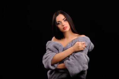 Güzellik moda model kız mavi vizon kürk