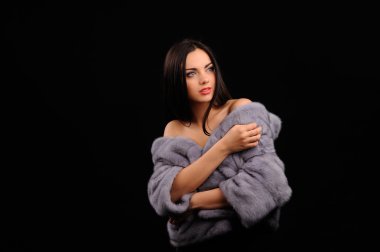 Güzellik moda model kız mavi vizon kürk