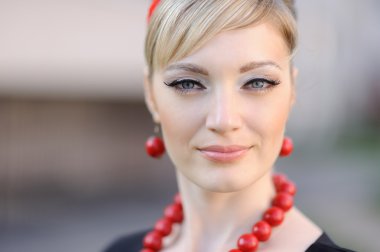 Güzel bir kadının portresi 