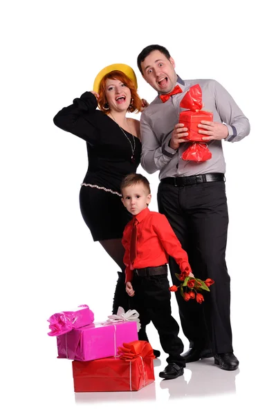 Una familia feliz sobre fondo blanco —  Fotos de Stock