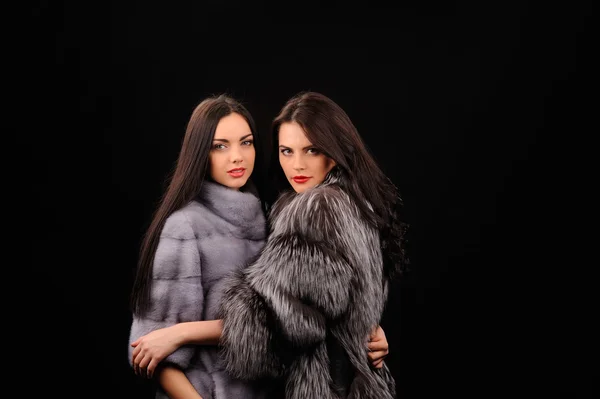 Schoonheid Fashion Model Girls in Blue Mink bont jas — Stockfoto