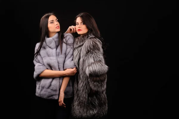 Güzellik moda Model kız mavi vizon kürk ceket — Stok fotoğraf