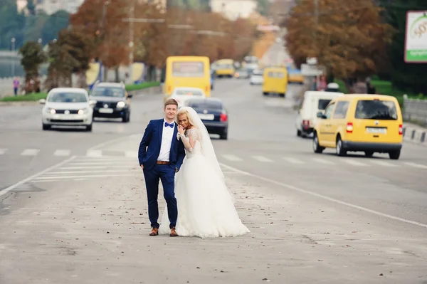 Happy bride and groom on their wedding — Stock Photo, Image