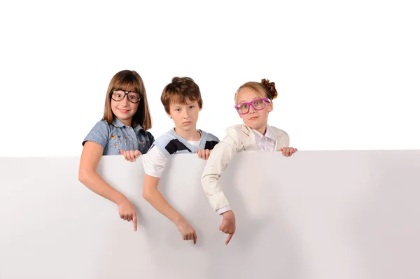 Portrait of happy children with white blank — Stock Photo, Image