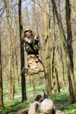 Güzel ordu kız silahla