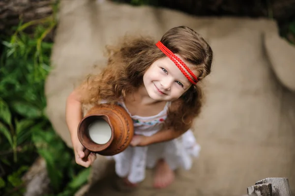 Little pretty girl in the green garden — Stock Photo, Image