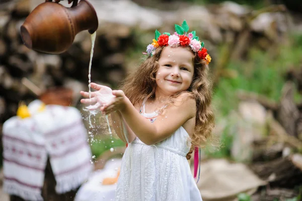 Little pretty girl in the green garden — Stock Photo, Image