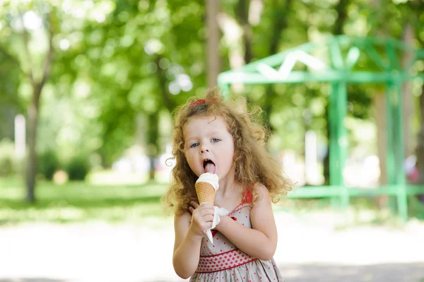 Little pretty girl — Stock Photo, Image