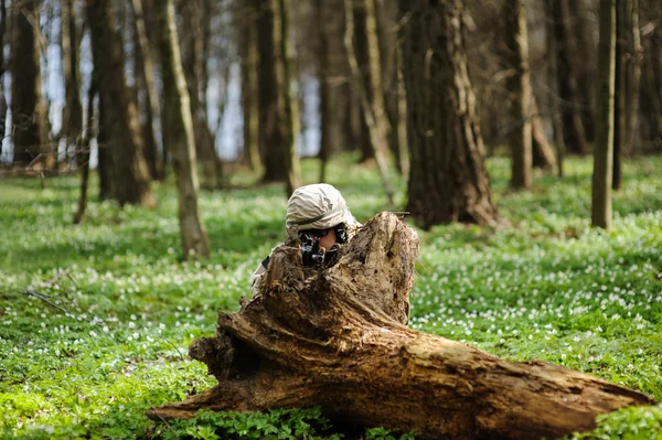 Armée fille avec arme — Photo