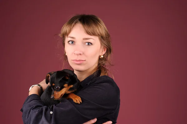 Chica con cachorro — Foto de Stock