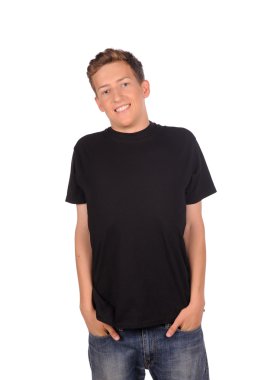 siyah tişörtlü çocuk