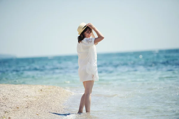 Happy girl on the sea beach — Stock Photo, Image