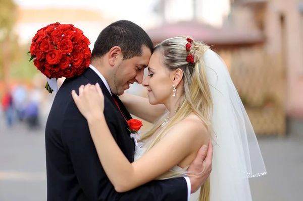 Happy bride and groom on their wedding — Stock Photo, Image