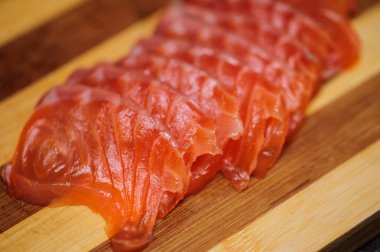 Ham ve taze somon eti