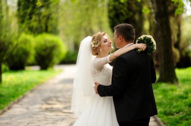 Mutlu gelin ve damat düğünlerinde