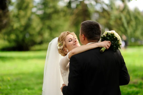 Happy bride and groom on their wedding — Stock Photo, Image