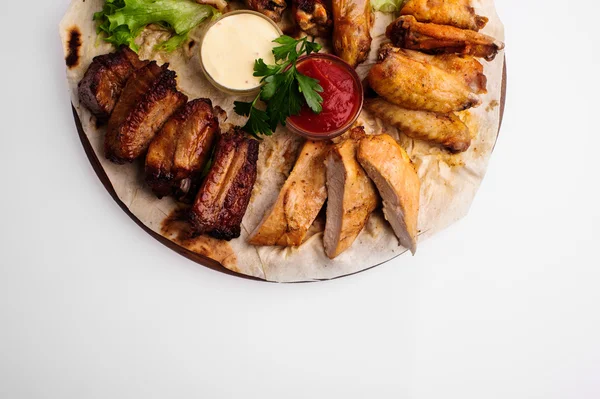 Viande rôtie aux légumes et pommes de terre — Photo