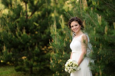 buket çiçek açık ile güzel bir gelin