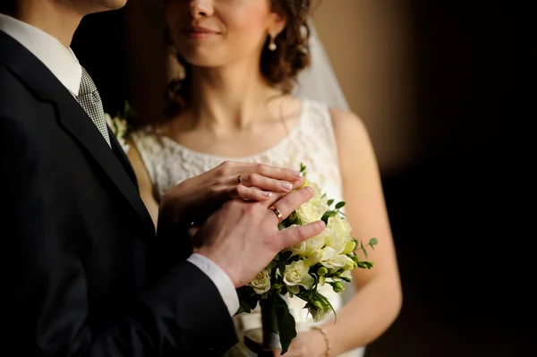 Feliz novia y novio en su boda —  Fotos de Stock