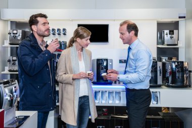 Espresso fincan çift için gösterilen satıcı