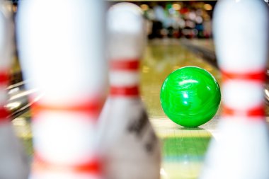 Bowling topu iğne yaklaşıyor
