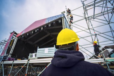 Müzik Festivali için eğlence sahne yaptırdı 