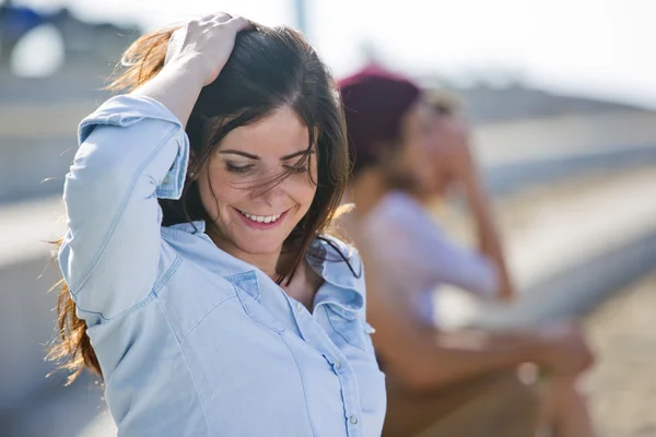 Mujer autoconsciente — Foto de Stock