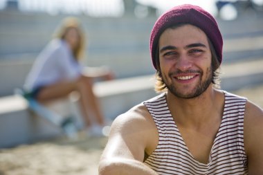Kameraya gülümseyen güzel dostum
