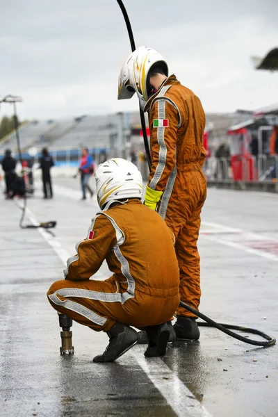 Waiting Pit Crew — Stock Photo, Image