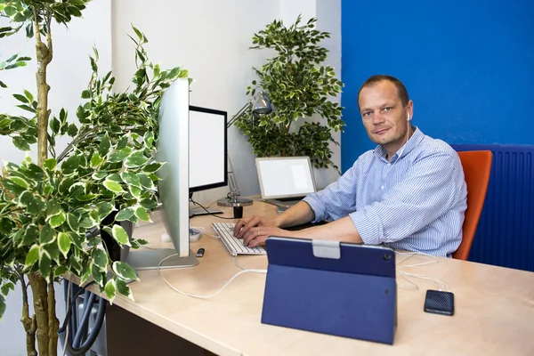 Grünes papierloses Büro — Stockfoto