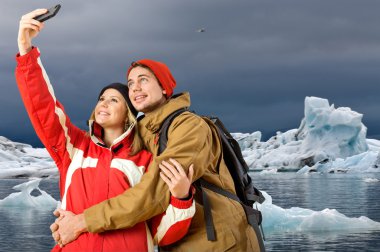 Bir selfie ile buzdağları alarak Çift