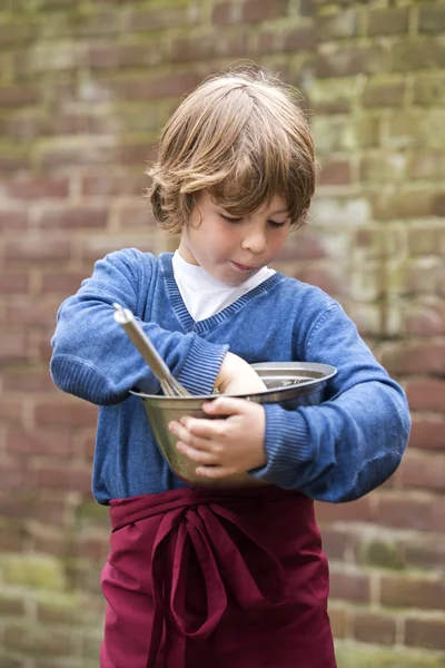 Garçon avec une dent sucrée — Photo