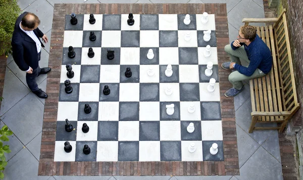 Two men playing a game of outdoor chess — Stock Photo, Image