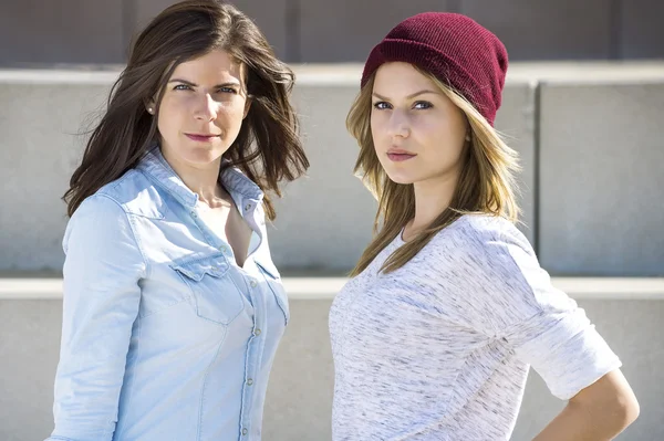 Confident Women Standing At Beach — Stock Photo, Image