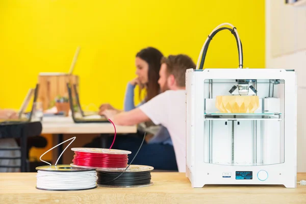 Máquina de impressão 3D no estúdio — Fotografia de Stock