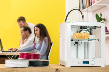 3D printerlere harcama maddeler ve bazı bataryaları