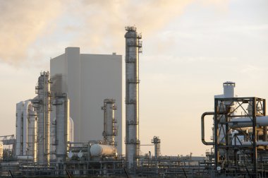 Enerji Santrali ve l damıtma sütunları