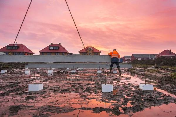 Constructor working in the early sunrise — Stock Photo, Image