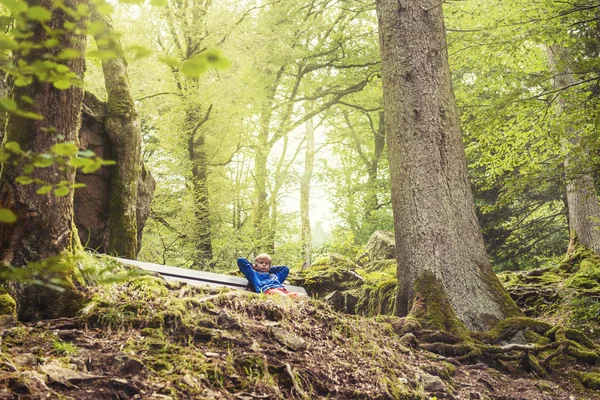 Young boy resting on a bench — Stock Photo, Image