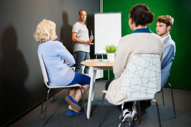 sunu için ofis arkadaşları işadamı