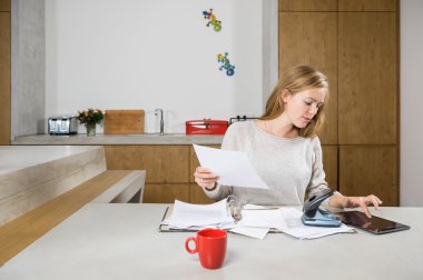 Belgeler ve dijital Tablet kadın ile