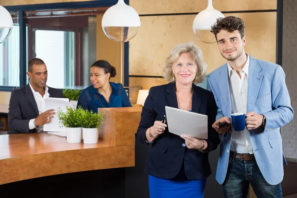 Confident businesspeople standing — Stock Photo, Image