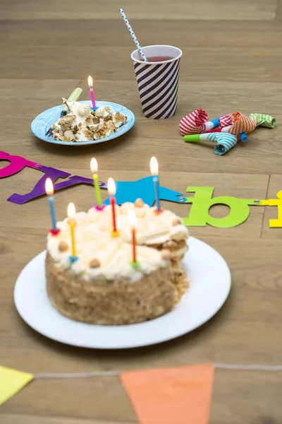 Tahta masada doğum günü pastası — Stok fotoğraf