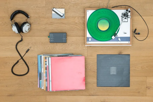 Turntable With Headphones On Table — Stock Photo, Image