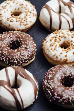 lezzetli lezzetli renkli donut