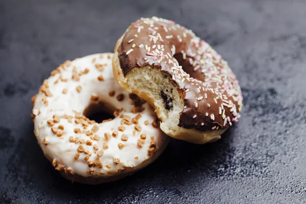 Smaczne, pyszne pączki kolorowe — Zdjęcie stockowe