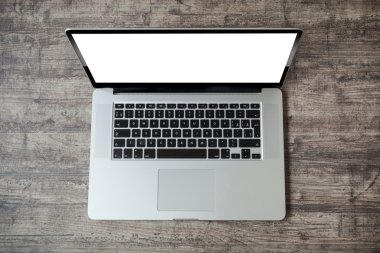 Ahşap arka plan üzerinde dizüstü Üstten Görünüm